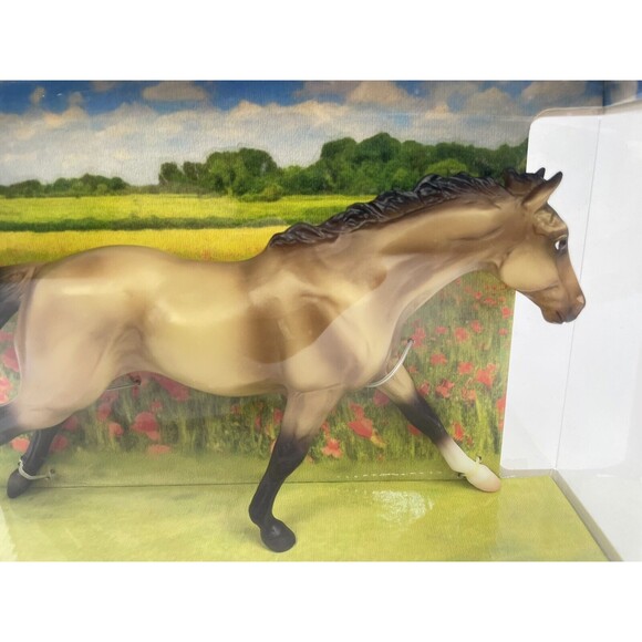 Breyer 62118 Bella Horse of the Year 2017 Classics Collection Quarter Horse New - Picture 2 of 9